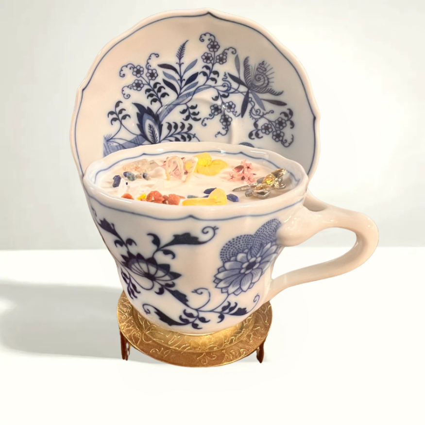 Featuring a blue floral pattern inspired by the European Blue Onion design, this fine porcelain set is a mid-century favorite and a collector’s classic.