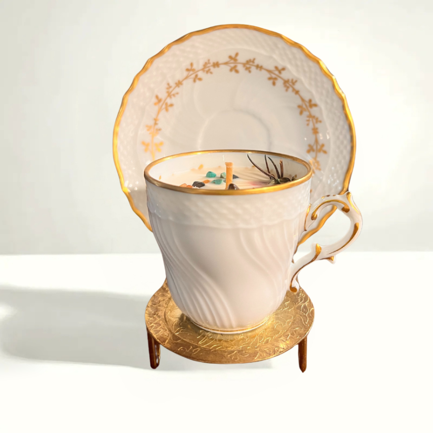 1970s Richard Ginori teacup candle - Italian 'Di Doccia' porcelain with gilded florals, cinnamon vanilla scented soy wax