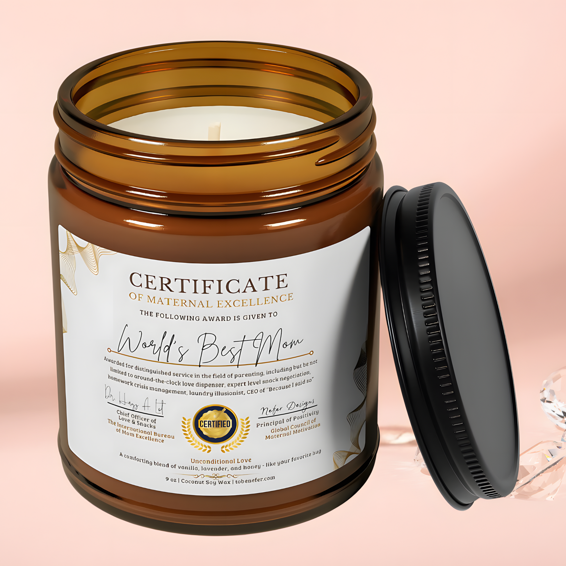 Close-up of World's Best Mom candle label – vanilla lavender honey fragrance, funny maternal excellence certificate