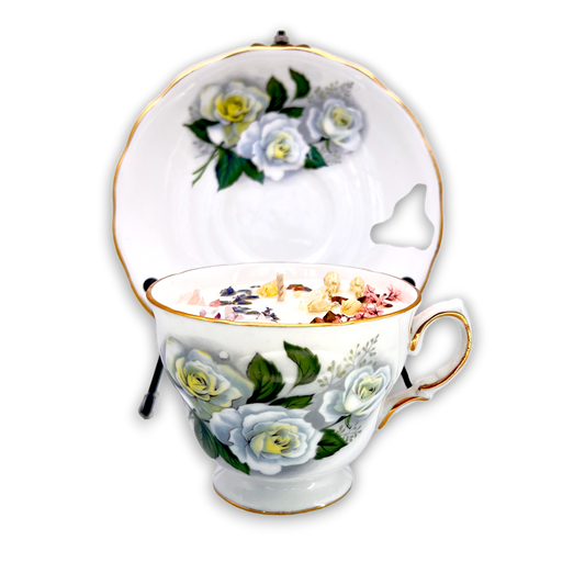 British Royal Vale- White Rose Vintage Teacup Candle
